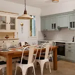 Grand Blue Terrace - Island House By Hostandros Mpatsi